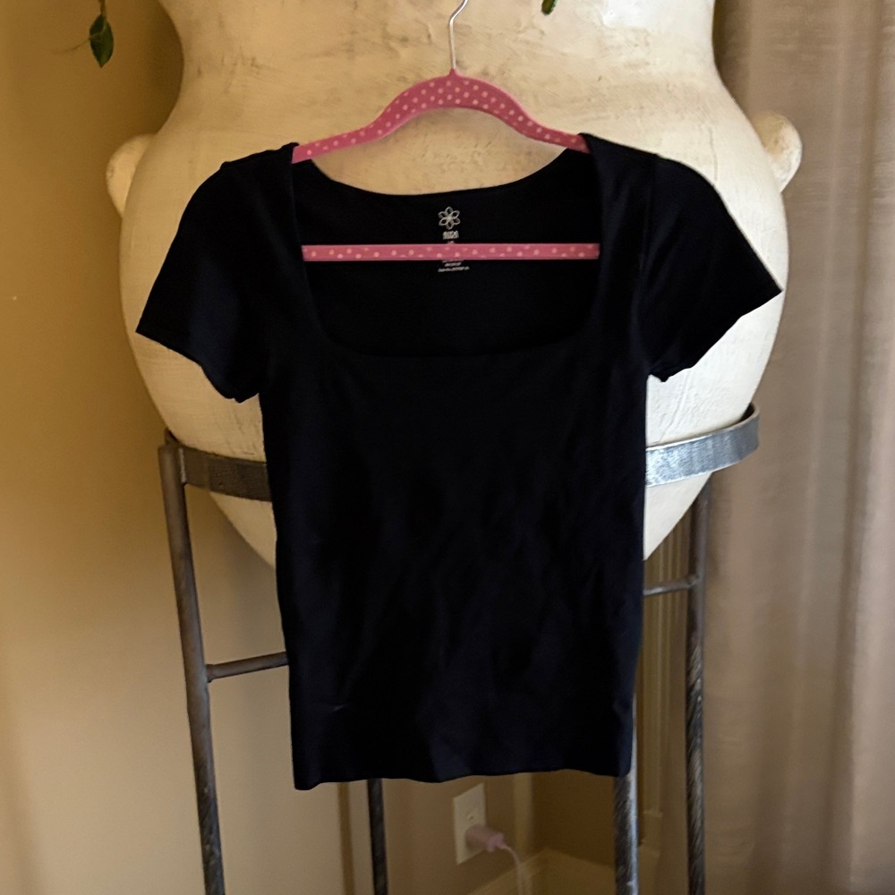Aura Classic Black Short Sleeve Top